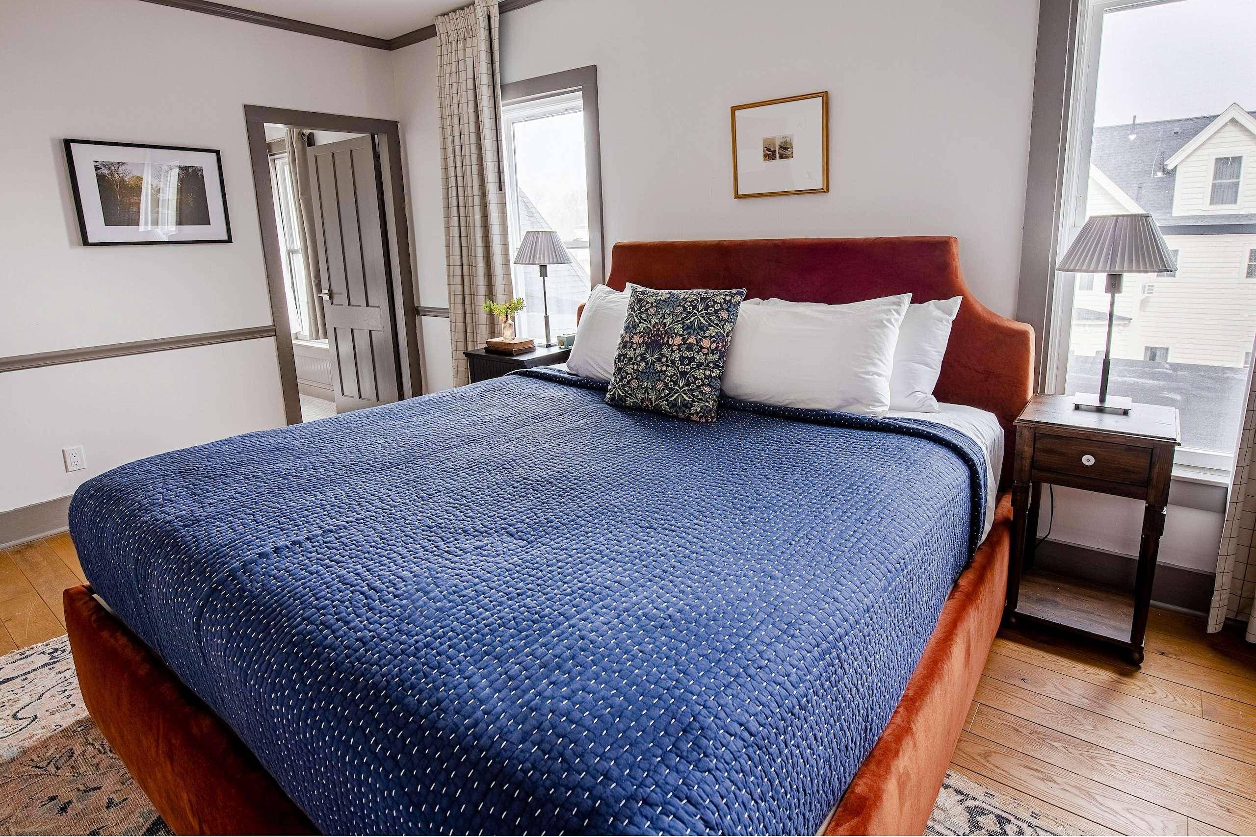 Charming king room
