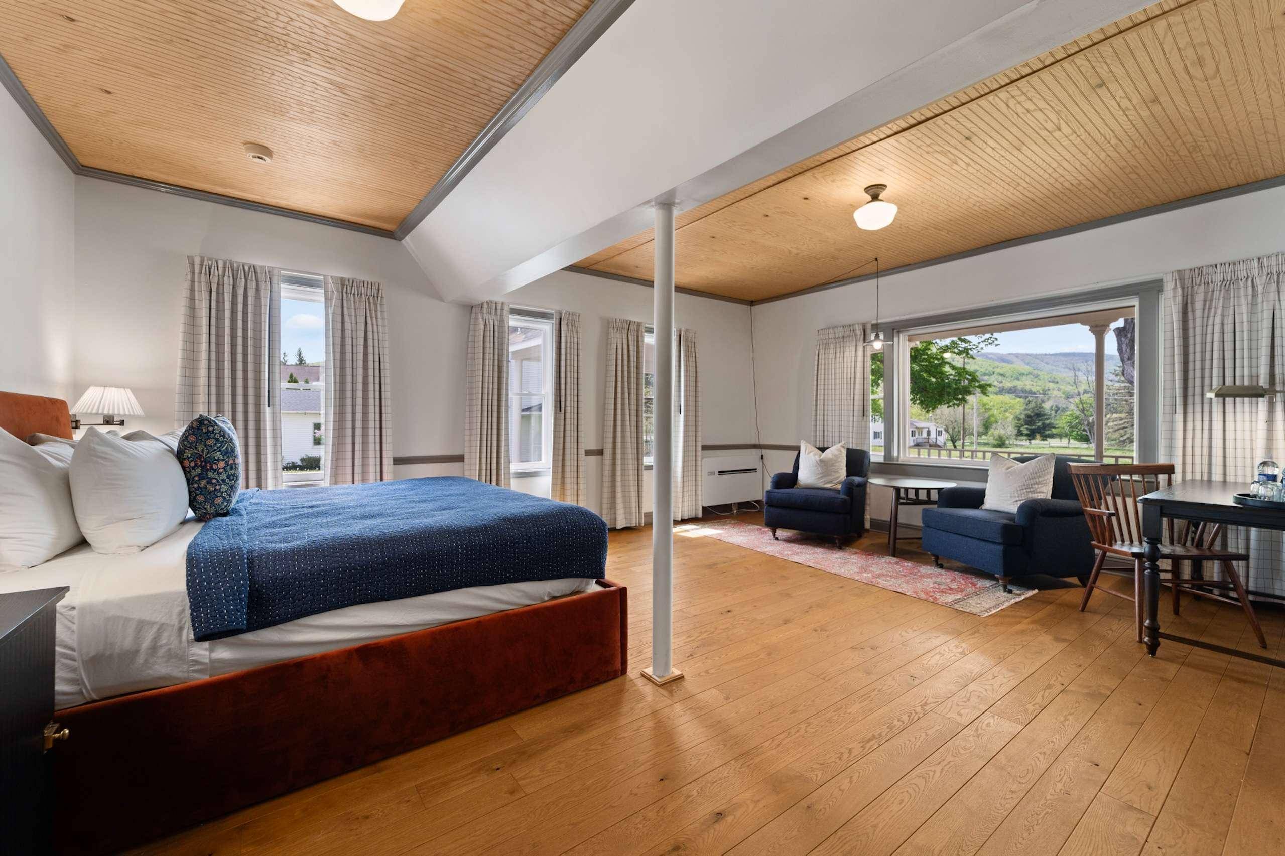 Manor king room